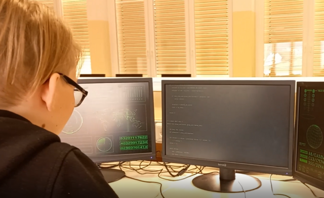 Die Schüler:innen setzen sich mit Theorie und Praxis der Videobearbeitung auseinander. | Foto: Privat