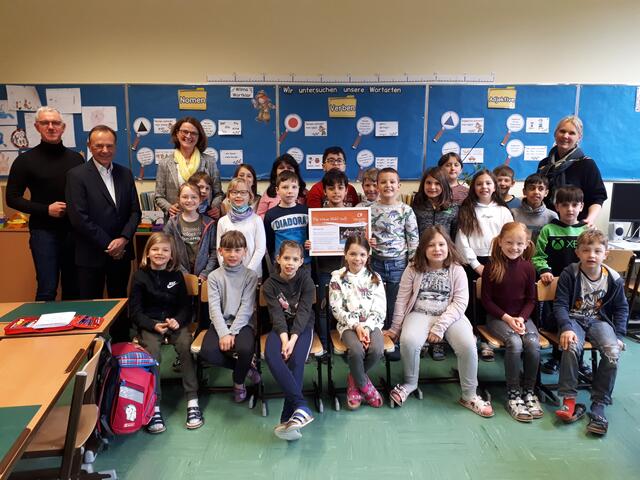 Die Schulkinder bekamen zum Dank und zur Erinnerung eine Urkunde überreicht. | Foto: BPWW/J.Scheiblhofer