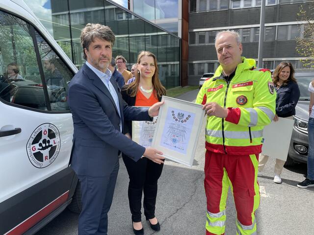 Eine Urkunde für Binder+Co nahm Vorstandmitglied Martin Pfeffer (1.v.l.) entgegen. | Foto: RegionalMedien Ulrich Gutmann