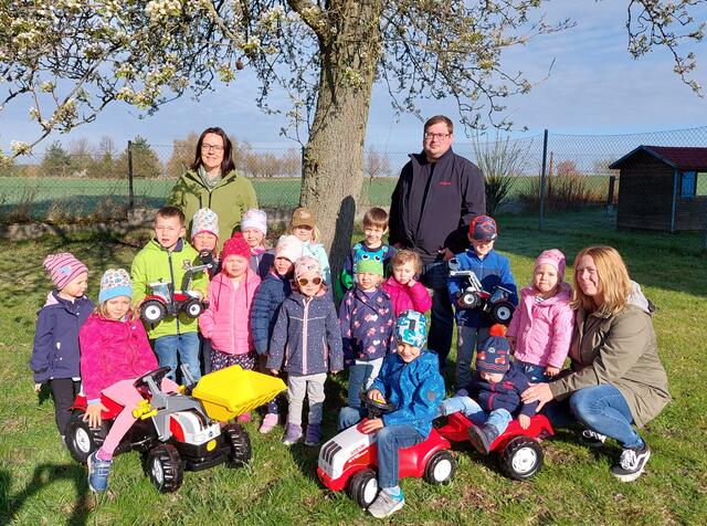 Die Kids freuten sich über die neuen Spielgeräte | Foto: privat