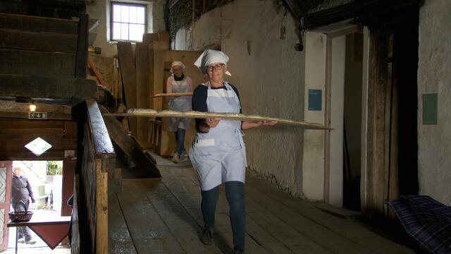 Brotbacken im Museum Fiss. | Foto: ORF/Hans Jöchler