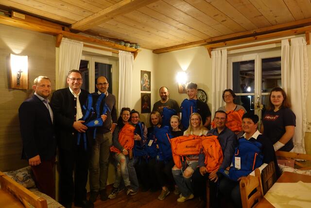 Vom Rotaryclub Deutschlandsberg gab es wichtige Alpinrucksäcke für den Schiklub Deutschlandsberg. | Foto: Schiklub Deutschlandsberg