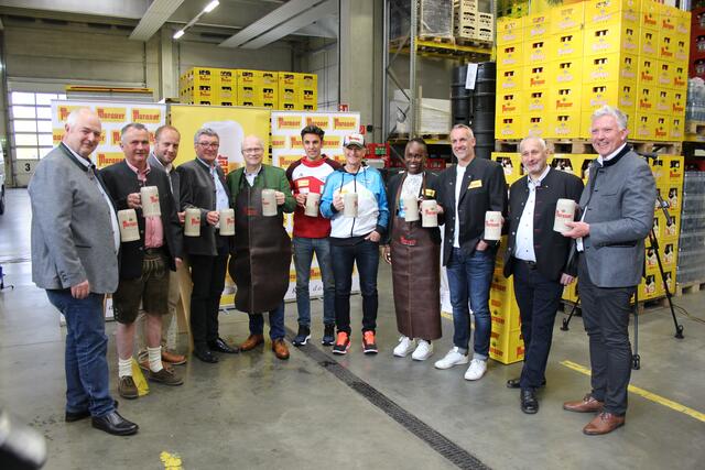 Der Bieranstich wurde im Depot in Zeltweg gefeiert. | Foto: Angelika Brunner