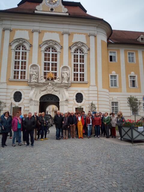 Unter anderem besuchten die Pensionistinnen und Pensionisten das Stift Seitenstetten.  | Foto: Seniorenbund Wels-Mitte