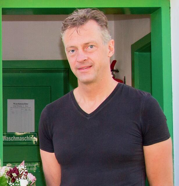 Manfried Schuller, betriebsverantwortlicher Geschäftsführer der Hartberger Sport- und Freizeitbetriebe, berichtet über den Saisonstart am 21. Mai. | Foto: KK