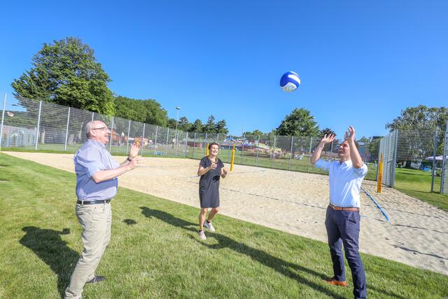 Im Ottakringer Bad gibt es neue Sportplätze: 2 Beachvolleyballplätze, 2 Kleinfeldfußballplätze und ein Beachsoccerplatz stehen zur Verfügung. | Foto: PID/Christian Fürthner