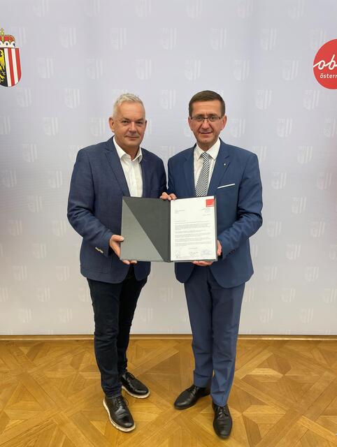 Backaldrin-Geschäftsführer Harald Deller macht sich bei Wirtschafts- und Energie-Landesrat Markus Achleitner für eine sichere Erdgasversorgung der backenden Betriebe in Österreich stark.