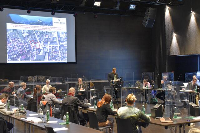 Nachdem Stellungnahmen zur Widmungsänderung eingegangen waren, beschäftigte sich der Kufsteiner Gemeinderat erneut mit dem Generationenprojekt in Zell.  | Foto: Barbara Fluckinger