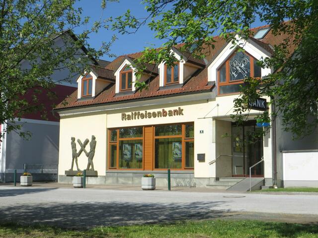 Auch an der ehemaligen Bankstelle Königsdorf hat die Gemeinde Interesse, ... | Foto: Martin Wurglits
