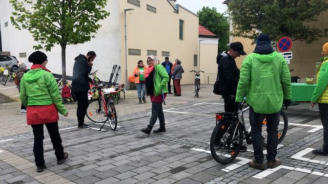 Gemeinderätin Andrea Reiß-Kiss-Horvath inmitten des Handels-Trubels in Neusiedl | Foto: Grüne Neusiedl am See