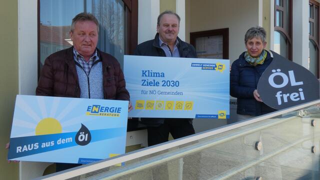 Bürgermeister Manfred Herynek, Bundesrat Eduard Köck und Elisabeth Wagner von der Energie- und Umweltagentur NÖ (v.l.) | Foto: Stefan Floh
