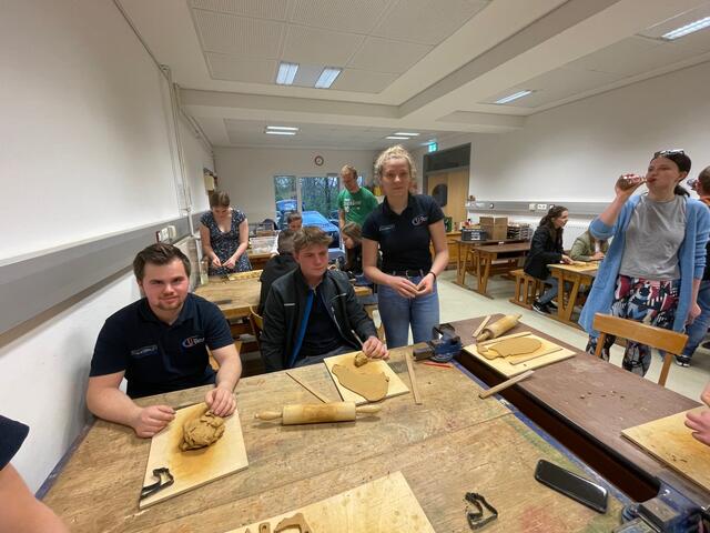 Wer bringt den Ton-Patzen endgültig in Form? | Foto: Susanne Veronik