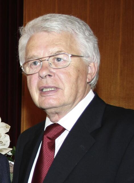 Altbürgermeister Karl Bregartner machte sich in seiner Amtszeit für die Weiterentwicklung von Wels stark. Nun wird ein Straßenzug in der Stadt seinen Namen tragen. | Foto: Stadt Wels