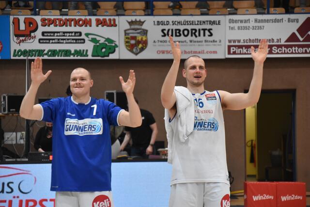 Kapitän Sebastian Käferle und Renato Poljak durften sich über einen klaren Sieg freuen. | Foto: Michael Strini