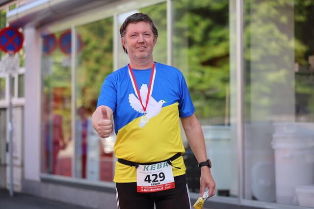 Laufsport-Fan: Erwin Brungraber ist ein großer Fan des 3-Brückenlauf und kam mit einer beachtlichen Zeit von 31:07,62 über die Ziellinie. | Foto: Reischl
