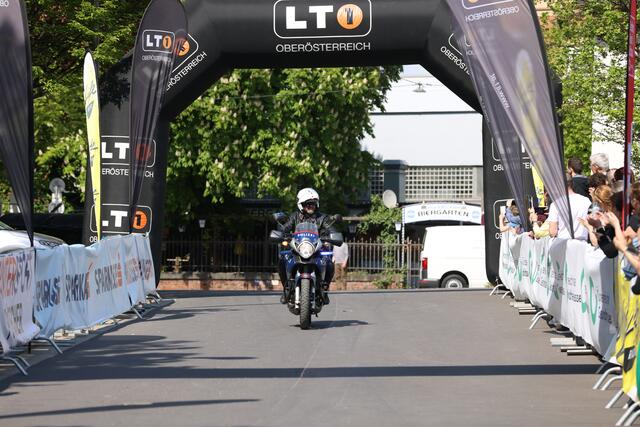 Stets Erster: Die Polizei, als Steckendienst, ging wie immer als erster Teilnehmer über die Ziellinie. | Foto: Reischl
