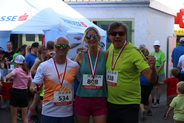 Manuel Huemer, Isabella Viertlmayr und Andeas Grillmayr freuten sich über ihren läuferischen Erfolg. | Foto: Reischl