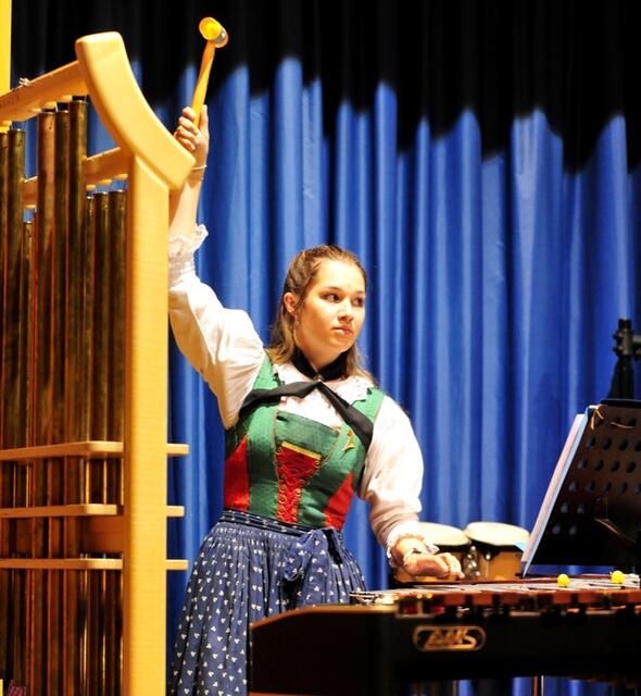 Falls notwendig, packt Nadine Anich schon mal den Hammer aus! | Foto: Hassl