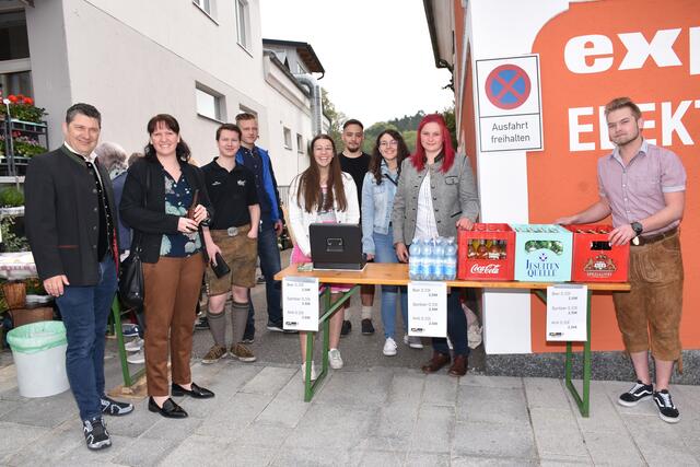 Nach der Corona-Pause hat der Markt Pabneukirchen 2022 wieder einen stattlichen Maibaum.  | Foto: Zinterhof