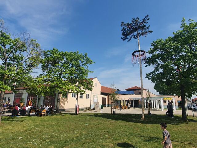 Vorm Kulturheim Oeynhausen 30. April 2022
