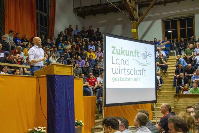  Vernetzungsabend  für "Zukunft Landwirtschaft" in der FIH-Halle auf dem Rieder Messegelände. | Foto: Land schafft Leben