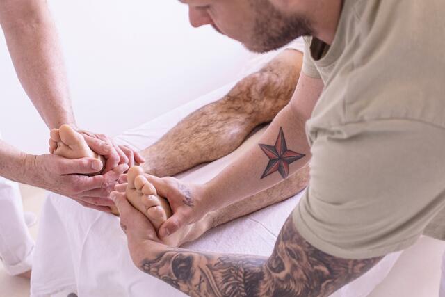 Langsame Bewegungen unterstützt mit ätherischen Ölen. | Foto: soma med