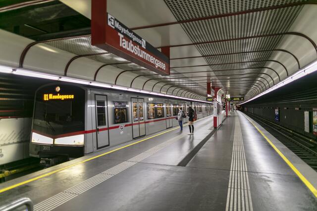 Der Name der Gasse und der U-Bahn-Station geht auf das Taubstummeninstitut zurück.  | Foto: Manfred Helmer