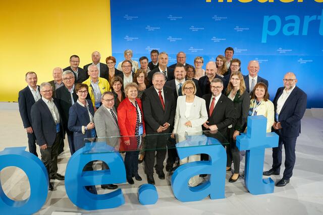 Die VP-Bezirksvertreter mit LH Johanna Mikl-Leitner | Foto: ÖVP