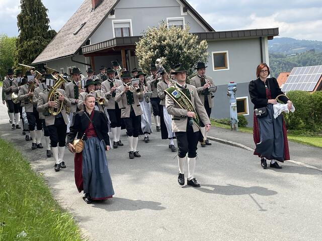 Die Musikkapelle Seggauberg spielte zünftig auf. | Foto: Waltraud Fischer