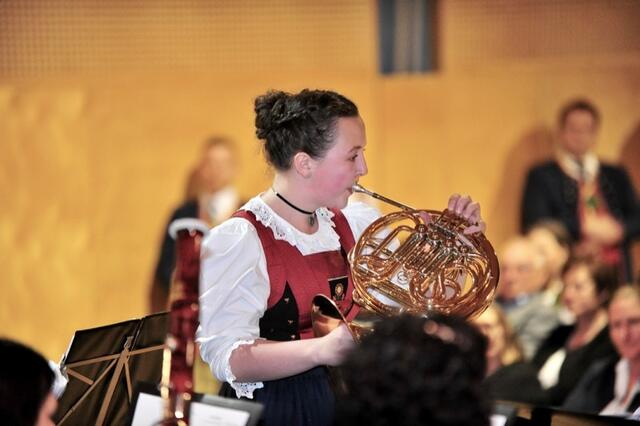 Melanie Gratl ist eine Meisterin am Waldhorn. | Foto: Hassl