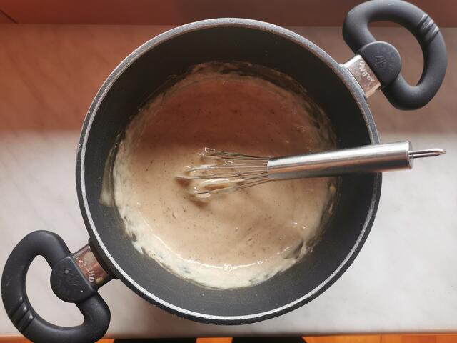 Einen Vanillepudding kochen. | Foto: Katrin Ebetshuber