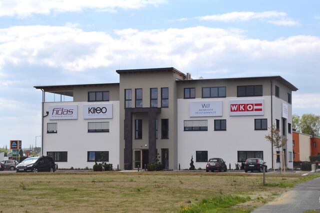 Das Bürogebäude von Philipp Kelemen ist das neue wirtschaftliche Aushängeschild in der Stadtgemeinde Jennersdorf.  | Foto: Elisabeth Kloiber