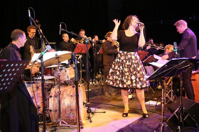 Anlässlich "30 Jahre Kulturforum" und "40 Jahre Bigband Bad Gleichenberg" präsentierte Ulrike Tropper im Zehnerhaus starke Songs von starken Sängerinnen. | Foto: schmidbauer