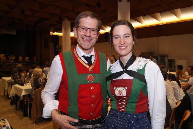 Raimund Eller und Theresa Passler führten schwungvoll durchs Programm
