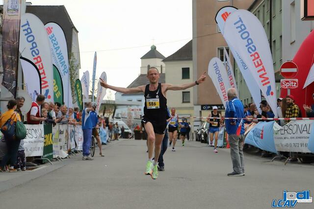 Zieleinlauf in Attnang. | Foto: Michael Schweinsteiger