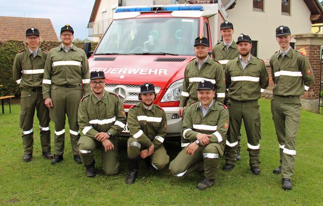 Traten erstmals als Veranstalter des 1. Mai in Jakling auf: die FF Jakling mit Kommandant Anton Findenig (4. v.r.) und seinem Stellvertreter Marcel Knabl (2. v.l.) | Foto: Emhofer
