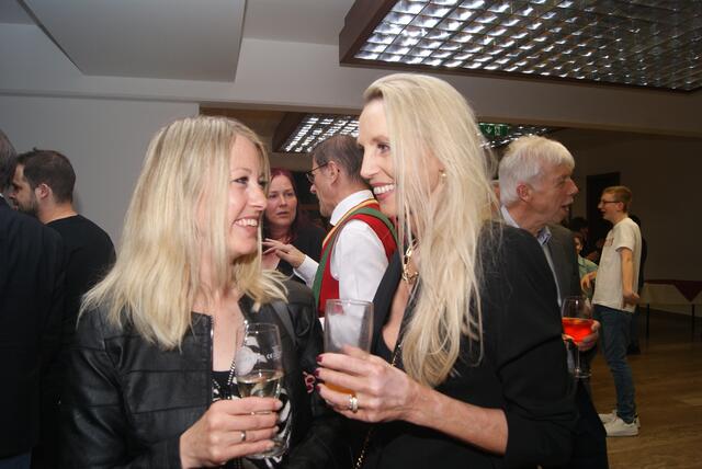 Die Bm und VizeBm Gattinnen Jasmin Riedl und Heike Kreutz hatten sichtlich Spaß