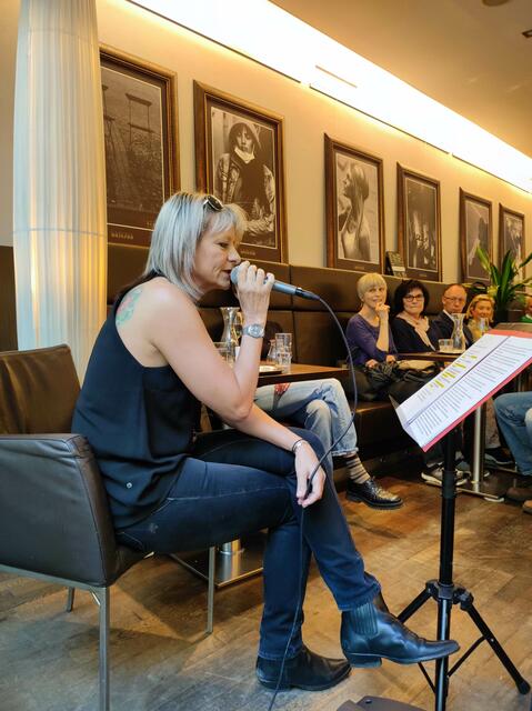 Gabi Stieninger mit Stimme. | Foto: Marlies Eichelberger