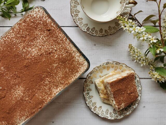 Zum Schluss wird das Tiramisu mit Kakaopulver bestreut. | Foto: Katrin Ebetshuber