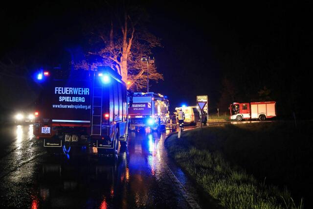 Zu einem schweren Verkehrsunfall rückte am 2. Mai ein Großaufgebot an Einsatzkräften aus. | Foto: Thomas Zeiler