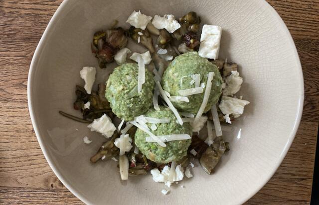 Aus Giersch kann man aber auch feine Knödel zubereiten.