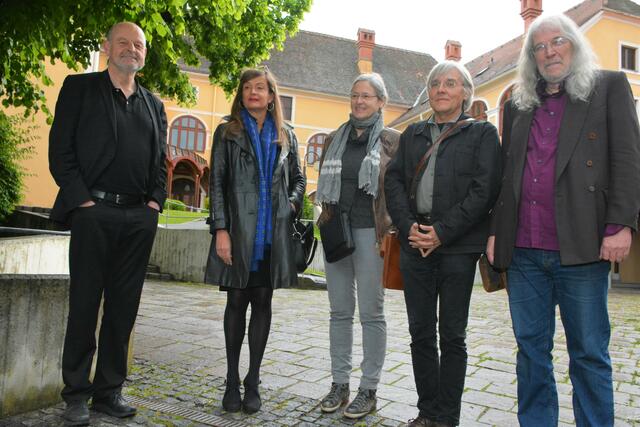 Für Walter Kratner (r.) und Fery Berger (l.) ist zu Pfingsten intensives Arbeiten angesagt: Die pfingstArt wie auch die Pfingstvision finden in diesen Tagen statt. | Foto: RegionalMedien Hofmüller