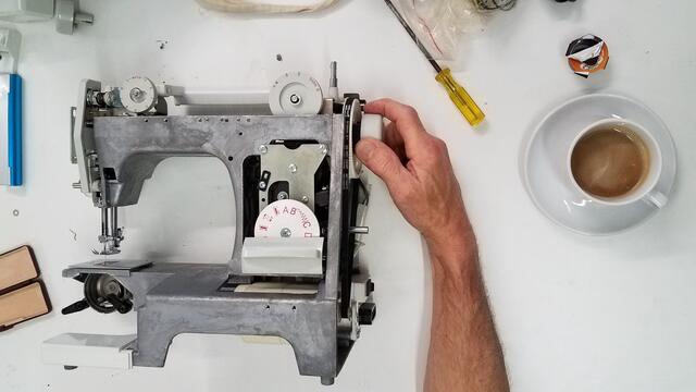 Reparieren bei Kaffee und Kuchen. | Foto: EFK Enns