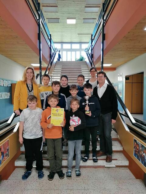 Das Fußballteam der Volksschule Hainfeld holte beim „Sumsi-Erima-Kids-Cup“ in Lilienfeld den 2. Platz. | Foto: zur Verfügung gestellt