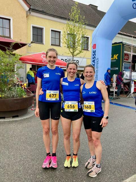 Hannah Köstler, Bettina Aschauer und Claudia Heiml (v.l.) wurden Vizelandesmeister im Team bei den Frauen und belegten bei den österreichischen Meisterschaften Rang sechs.  | Foto: privat
