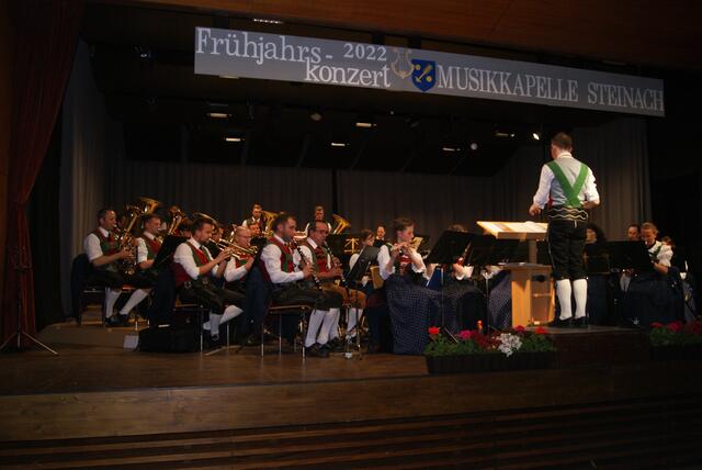 Die Musikkapelle Steinach unter der Leitung von  Kapellmeister Jakob Grissemann spielte groß auf