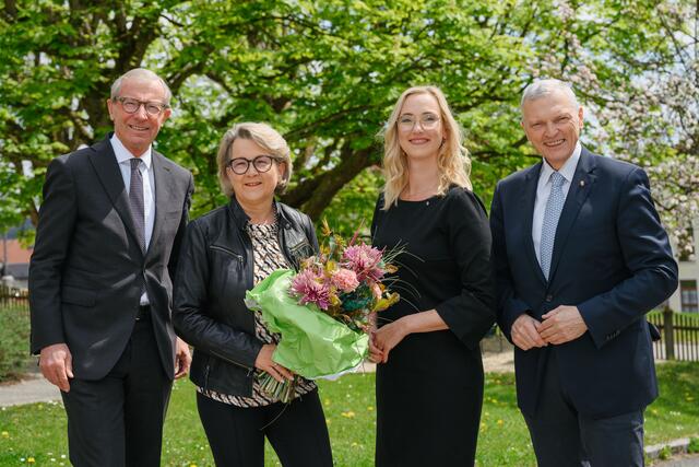 Im Bild v.l.n.r.: Landeshauptmann Wilfried Haslauer,  Sabine Mayrhofer, die neu gewählte Vizebürgermeisterin Carola Schößwender und Josef Schöchl. | Foto: Manuel Horn