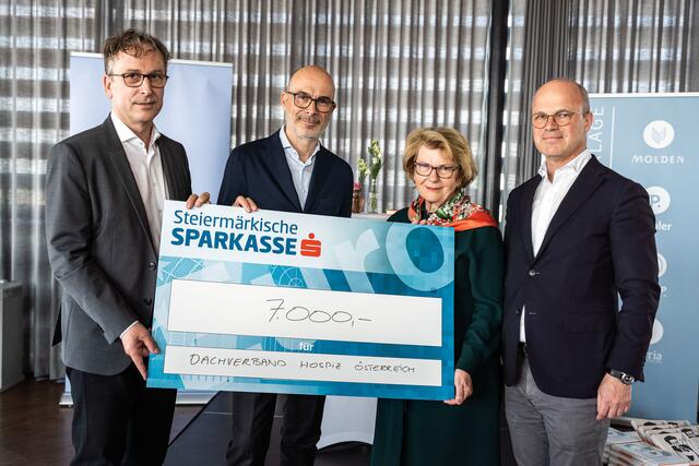Von links: Matthias Opis (Geschäftsführer Styria Buchverlage), Peter Pilz (Ideengeber, Herausgeber, BDO Austria), Waltraud Klasnic (Präsidentin Hospiz Österreich) und Markus Mair (Herausgeber, CEO Styria Media Group) | Foto: Nadja Fuchs