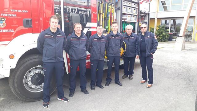 Das Team der Frewilligen Feuerwehr Frankenburg brachte den Schülern vieles über das Feuerwehrwesen und die Brandbekämpfung bei.