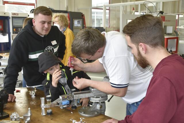 Bei EMCO ist technisches Geschick gefragt. | Foto: Thomas Fuchs